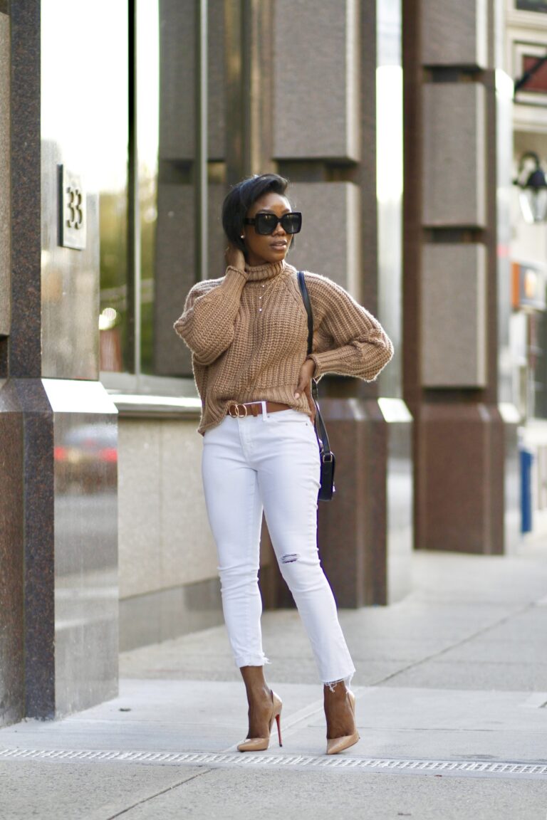 how to wear white jeans after labor day. 4 great ways to stye wear winter whie.