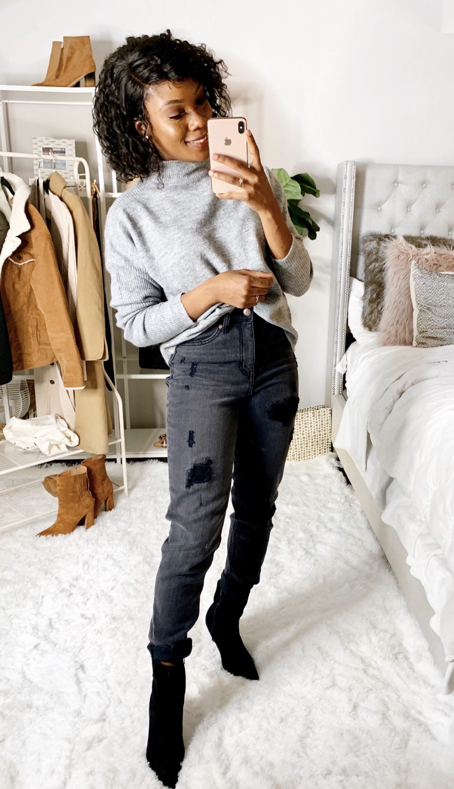  Stylish Walmart mom jeans . Perfect for date night look .